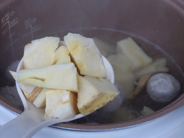 [pigball Spring Festival] Pork Belly Ball and Spring Bamboo Shoot Soup recipe