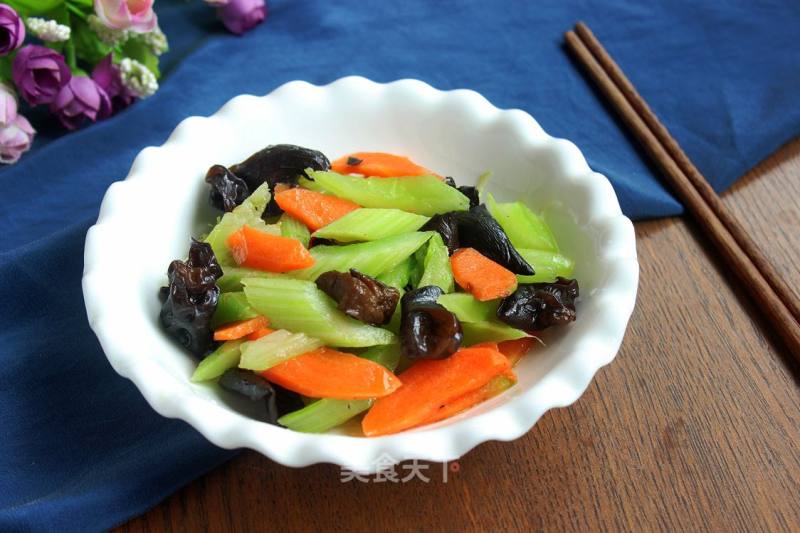 Stir-fried Celery with Carrot and Black Fungus recipe