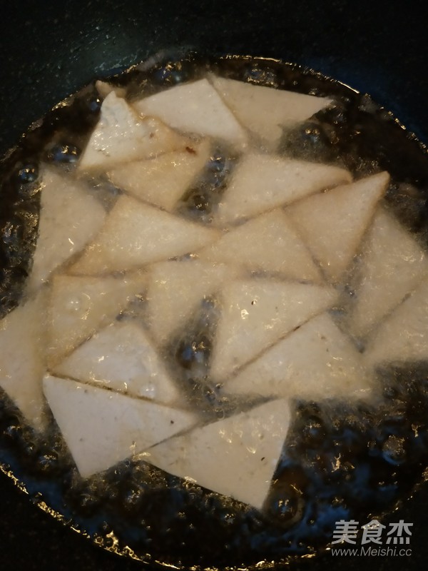 Lotus Leaf Cake with Oiled Tofu Pork Belly recipe