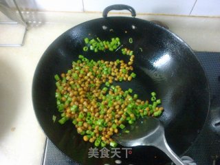 Yellow Dog Drill Hole (stir-fried Soybeans with Convolvulus Stem) recipe