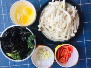 Scrambled Eggs with Broccoli, Seafood, Mushroom and Fungus recipe