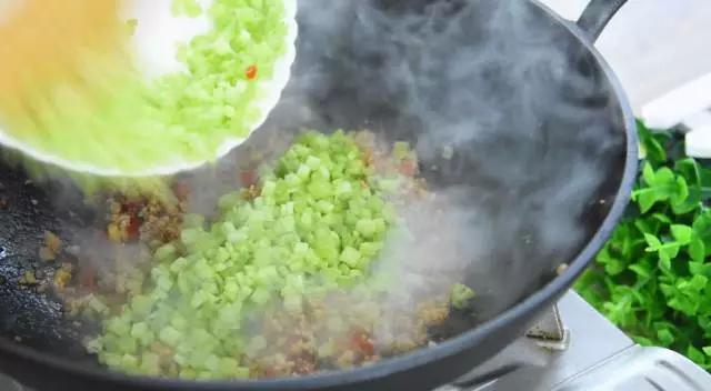 Celery Bao Stir-fried Minced Pork recipe