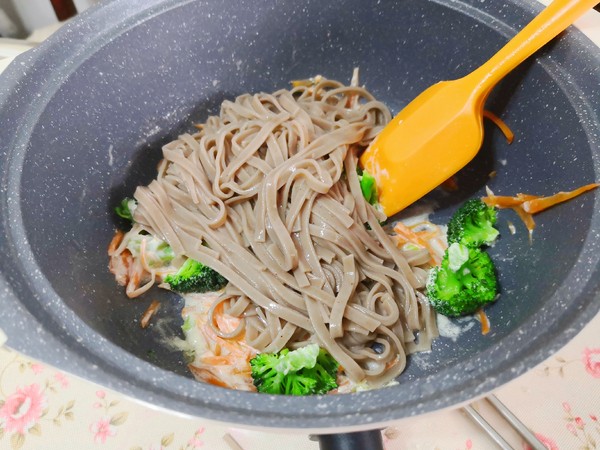 Different Taste-fried Noodles with Salad recipe