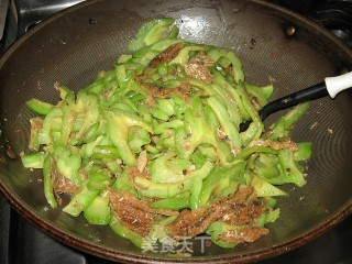 [recipe Exchange] Stir-fried Bitter Gourd with Dace in Black Bean Sauce recipe