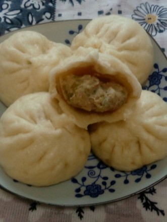 Cabbage and Celery Meat Bun recipe