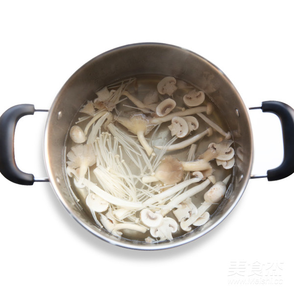 [good Flavor under Fire] Mushroom, Flower and Clam Soup recipe