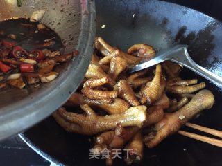 Braised Chicken Feet with Pepper Oil recipe