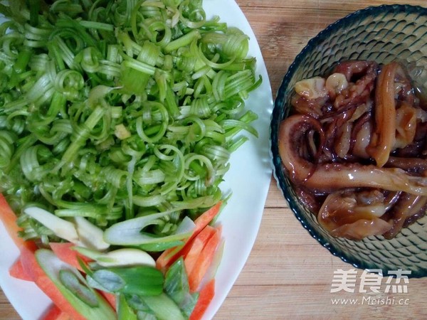 Fried Squid Head with Celery recipe