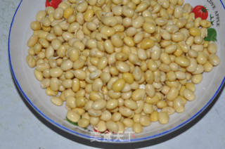 Soy Bean Sprouts Fried Pork Skin recipe