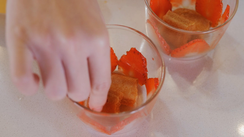 Strawberry Tiramisu [first Taste Diary] recipe