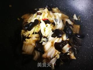 #团圆饭#fried Cabbage with Fungus recipe