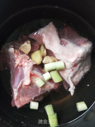 Grilled Meat with Cucumber recipe