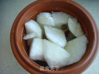 Relieving Cough and Moisturizing Dryness-stewed Pear with Apricot and Apricot recipe