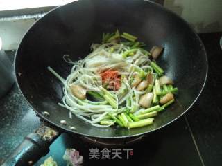 Stir-fried Noodle with Garlic Pork Belly recipe