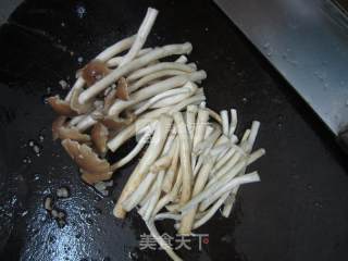 Pork Lean Pork Soup with Tea Tree Mushroom recipe