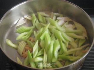 Stir-fried Celery with Spiced Tea recipe