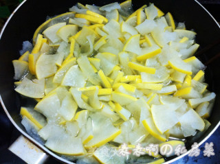 Resolving Phlegm and Relieving Cough Pomelo Peel recipe