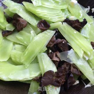 Fried Fungus with Bamboo Shoots recipe