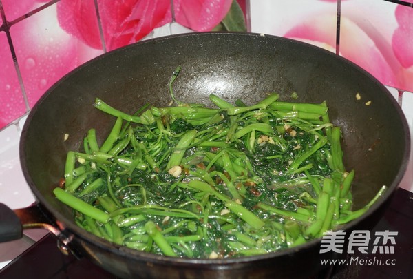 Vegetarian Stir-fried Water Spinach recipe