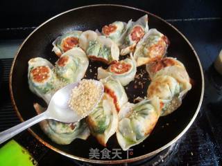 Fried Wontons with Green Vegetables and Eggs recipe