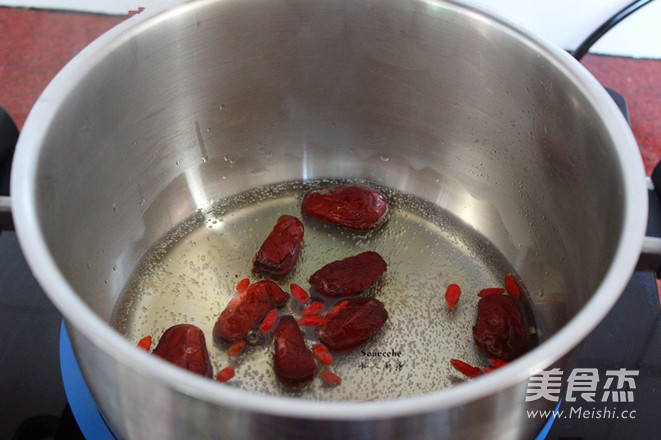 Red Dates and Wolfberry Boiled Sweet Rice Wine recipe