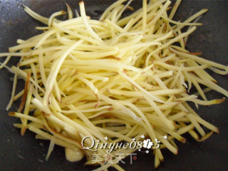 Stir-fried Noodles with Potato Shreds recipe