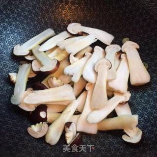 Stir-fried Matsutake with Sweet Beans recipe