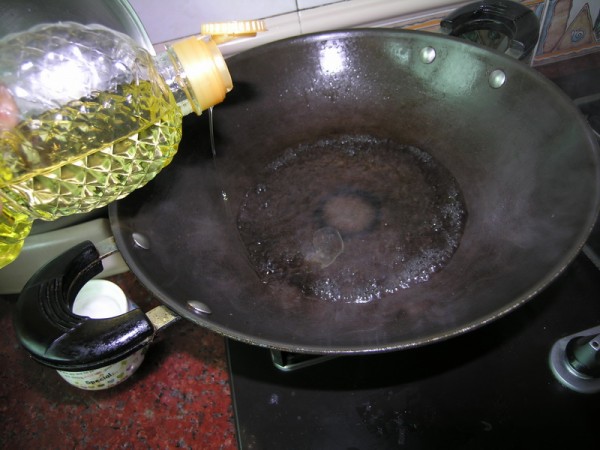 Boiled Clams in Brine with Basil recipe