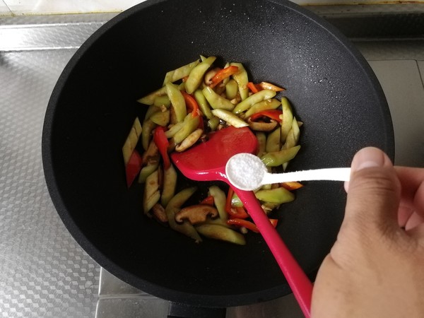 Refreshing Summer, Sauteed Mushrooms with Loofah in Oyster Sauce recipe