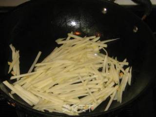 Stir-fried Potato Shreds with Red Pepper Shreds recipe