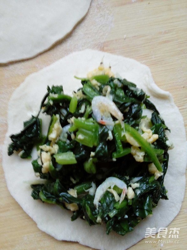 Spinach, Shrimp and Egg Buns recipe