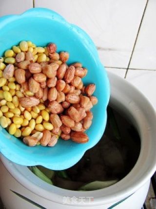 Peanuts and Soybeans in Pot Trotters recipe