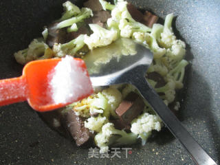 Stir-fried Cauliflower with Duck Blood recipe