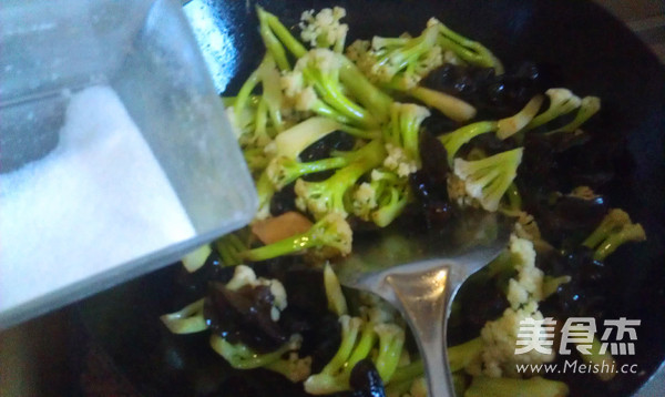 Stir-fried Cauliflower with Cloud Ears recipe