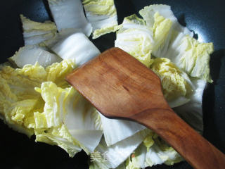 Stir-fried Chinese Cabbage with Small Vegetarian Chicken Sweet and Spicy recipe
