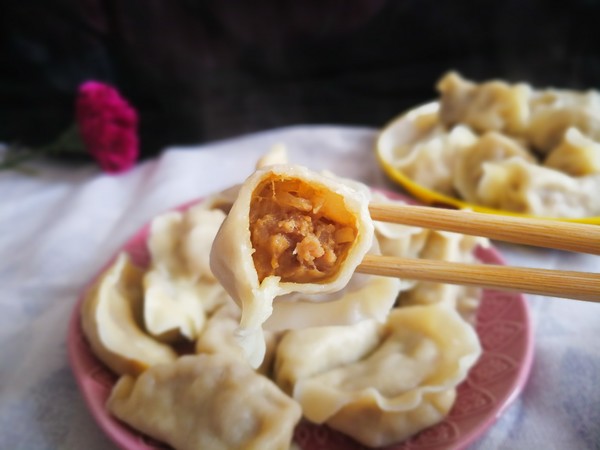 Dumplings Stuffed with White Radish and Pork recipe