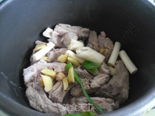 Stewed Pork Ribs and Kelp recipe