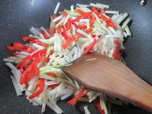 Stir-fried Leek Sprouts with Whitebait and Red Pepper recipe