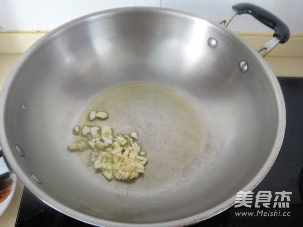 Broccoli Stewed with Preserved Egg recipe