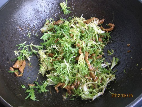 Sauce Pork with Bitter Chrysanthemum recipe