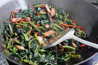 Stir-fried Pork with Red Amaranth recipe