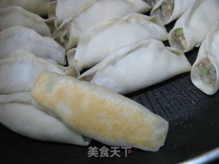 Staple Food——【shuang Mushroom Sea Oyster Pot Stickers】 recipe