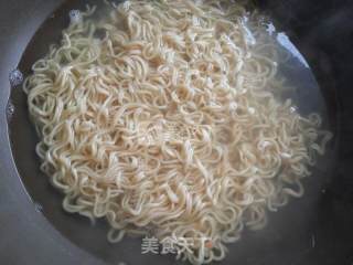 Hot Noodles with Sesame Paste recipe