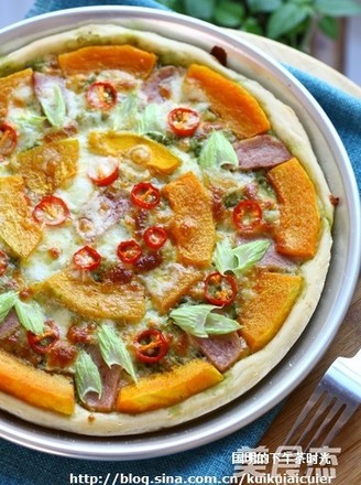 Pumpkin Pizza with Green Sauce