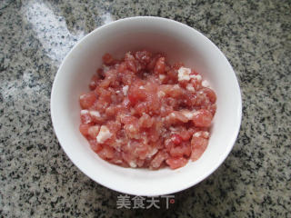 Stir-fried Xiuzhen Mushroom with Minced Meat and Red Pepper recipe