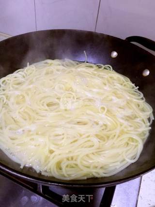 Seafood Spaghetti with Creamy White Sauce recipe