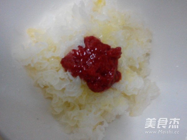 Tremella Mixed with Strawberry Jam recipe