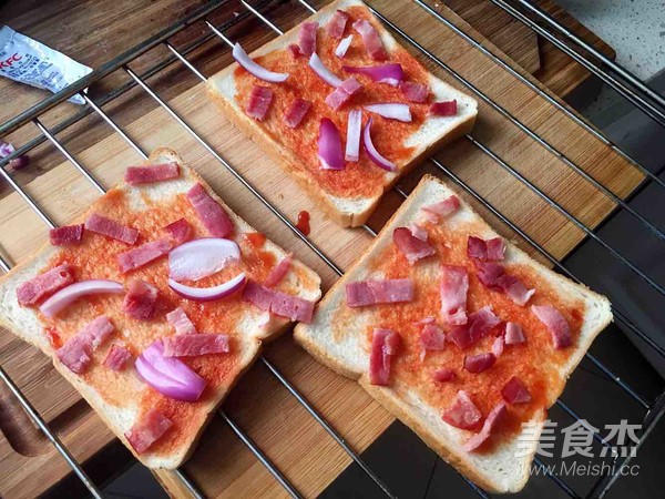 Quick Breakfast-toast Pizza recipe