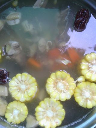 The Soup is Watery in The Bitter Summer-corn Lettuce Stewed Chicken Soup recipe