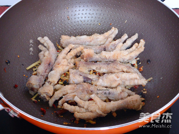 Steamed Chicken Feet with Tiger Skin recipe